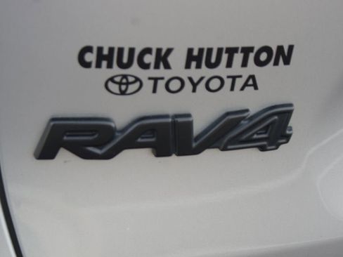 Used 2021 Toyota RAV4 LE FWD image 16