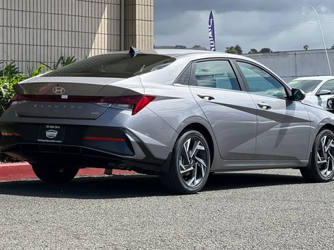 New 2025 Hyundai Elantra Limited image 5