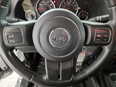 Used 2017 Jeep Wrangler Unlimited Rubicon w/ Max Tow Package image 26