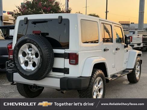 Used 2013 Jeep Wrangler Unlimited Sahara AWD/4WD image 6