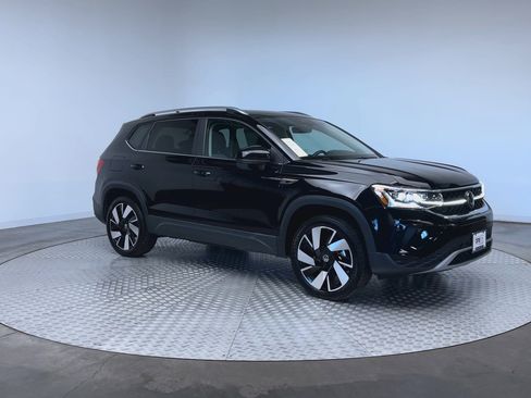Used 2024 Volkswagen Taos SEL AWD/4WD image 2