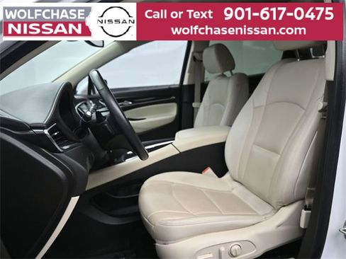 Used 2023 Buick Enclave Essence image 18