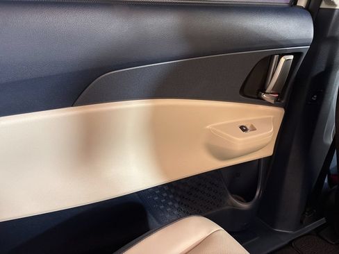 New 2026 Kia Carnival EX FWD image 17