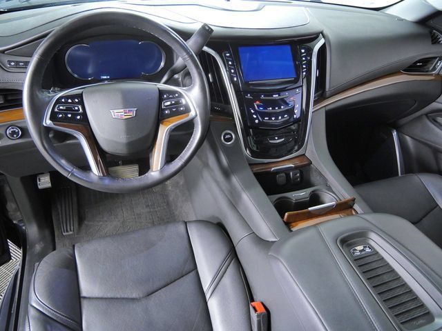 Used 2020 Cadillac Escalade Luxury w/ Escalade Sport Edition AWD/4WD image 4