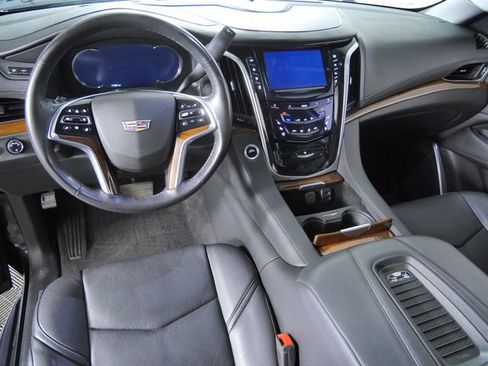 Used 2020 Cadillac Escalade Luxury w/ Escalade Sport Edition AWD/4WD image 4
