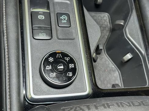 Used 2022 Nissan Pathfinder SL AWD/4WD image 41
