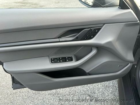Used 2024 Porsche Taycan image 17