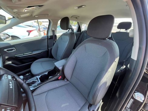 Used 2025 Kia K4 FWD image 36