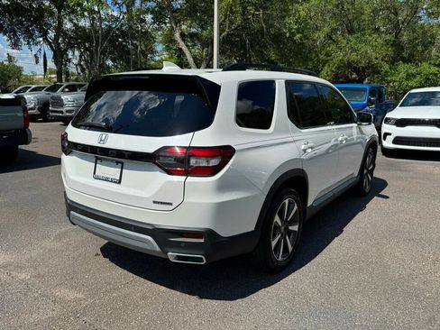 Used 2025 Honda Pilot Touring image 12