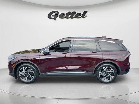Used 2024 Lincoln Nautilus Premier AWD/4WD image 8