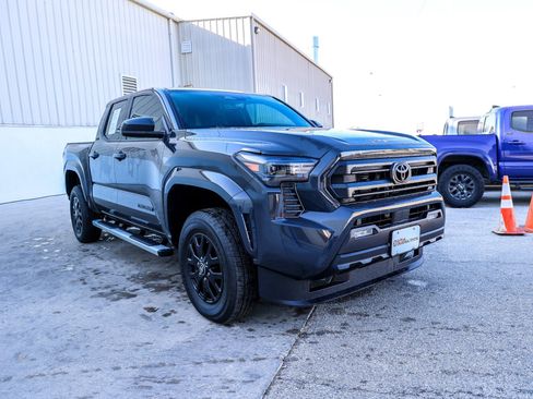 Used 2025 Toyota Tacoma SR5 image 5