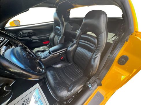 Used 2000 Chevrolet Corvette Coupe w/ Memory Pkg RWD image 10
