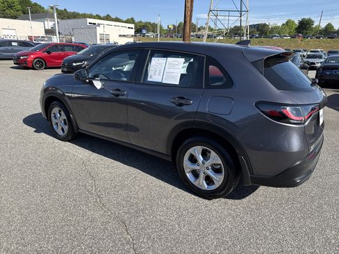 Certified 2023 Honda HR-V LX image 5