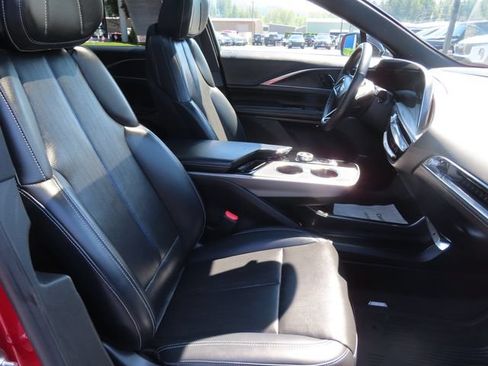 Certified 2024 Cadillac Lyriq Luxury AWD/4WD image 43