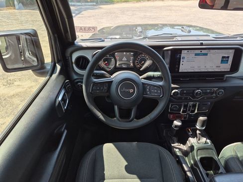 Used 2024 Jeep Gladiator Sport AWD/4WD image 20