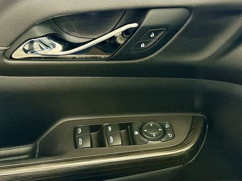 Used 2020 GMC Acadia SLT image 18