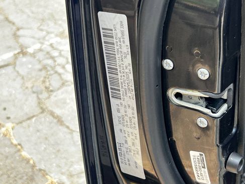 Used 2018 RAM 1500 Laramie AWD/4WD image 26