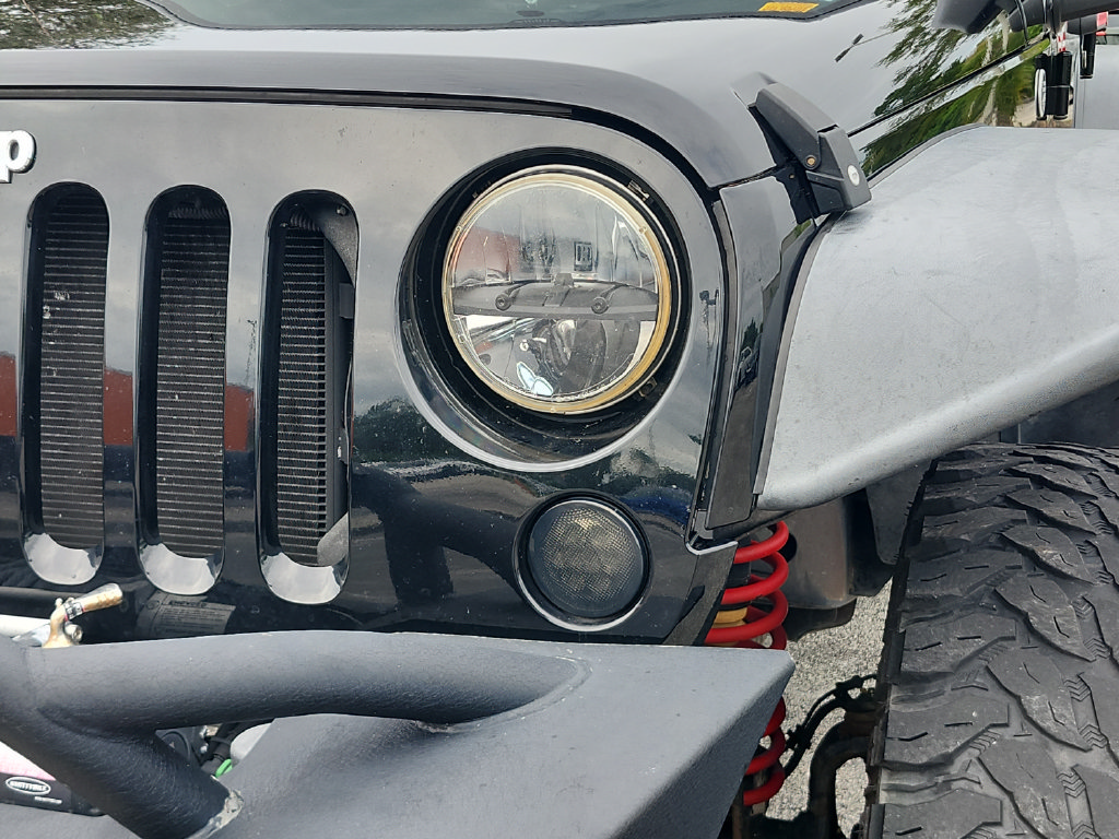 Used 2013 Jeep Wrangler Unlimited Sahara w/ Connectivity Group AWD/4WD image 14