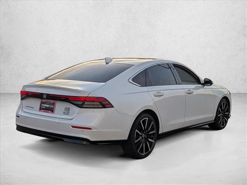 Used 2023 Honda Accord Touring image 5