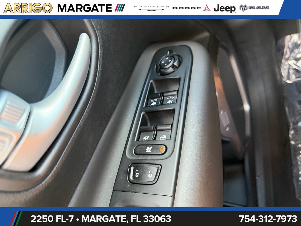 Certified 2023 Jeep Renegade Latitude AWD/4WD image 33