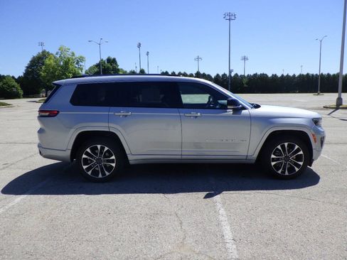 Used 2021 Jeep Grand Cherokee L Overland w/ Advanced Protech Group III AWD/4WD image 6