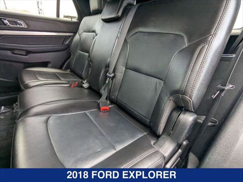 Used 2018 Ford Explorer XLT w/ Equipment Group 202A FWD image 21