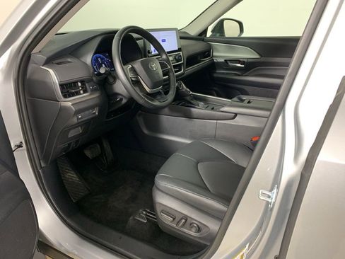 Used 2025 Toyota Grand Highlander FWD image 30