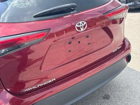 Used 2023 Toyota Highlander XLE AWD/4WD image 11