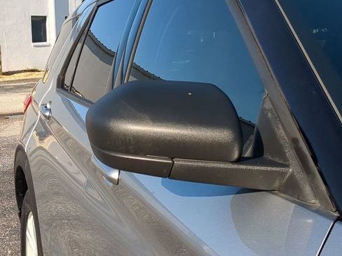 Used 2020 Ford Explorer XLT image 12