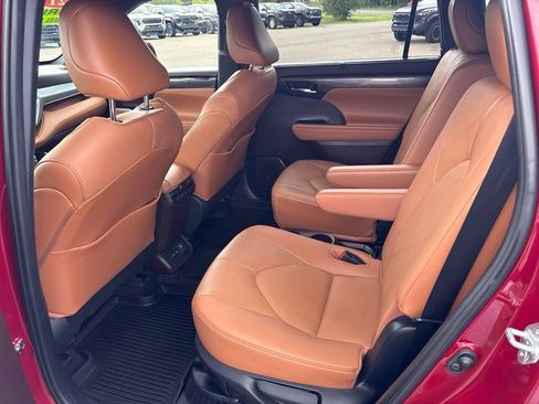 Used 2021 Toyota Highlander Platinum AWD/4WD image 15