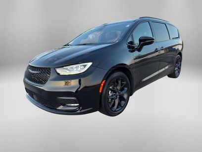 Used 2025 Chrysler Pacifica Limited