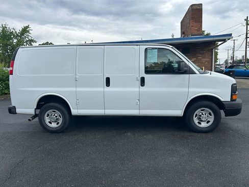 Used 2013 Chevrolet Express 2500 RWD image 2