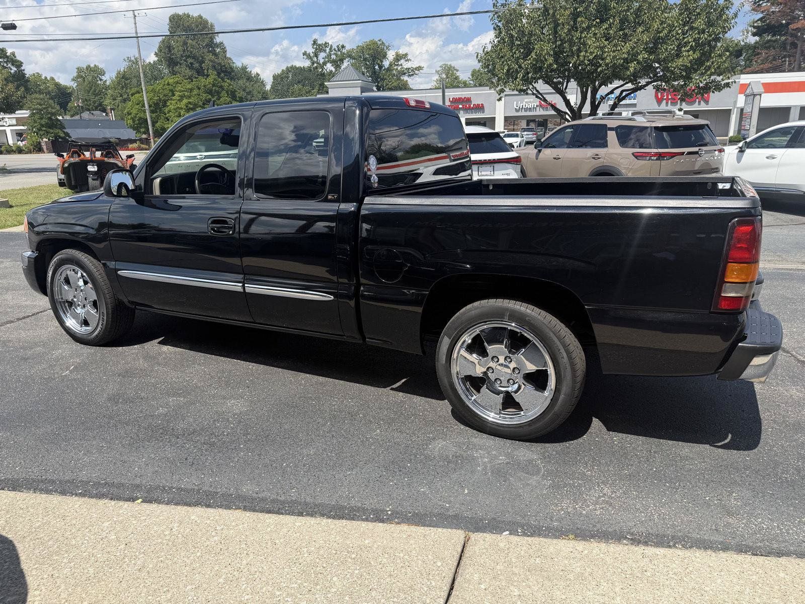 Used 2006 GMC Sierra 1500 SLT w/ Sierra Special Edition RWD image 3