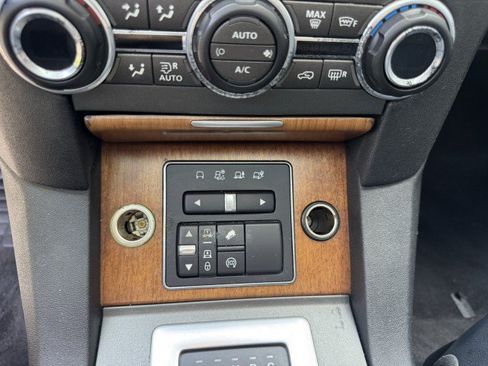 Used 2016 Land Rover LR4 HSE Silver Edition AWD/4WD image 32