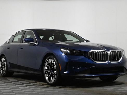 Used 2026 BMW 530i xDrive w/ Premium Package image 9