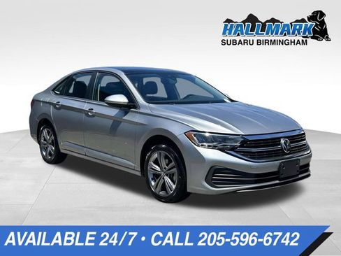 Used 2024 Volkswagen Jetta SE FWD image 1
