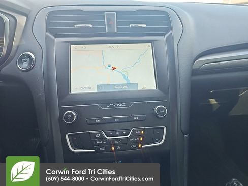 Used 2020 Ford Fusion SE w/ Equipment Group 151A FWD image 4
