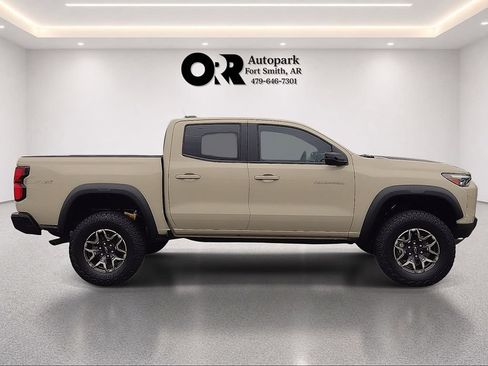 Used 2024 Chevrolet Colorado ZR2 w/ Technology Package AWD/4WD image 6
