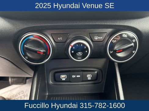 Certified 2025 Hyundai Venue SE image 19