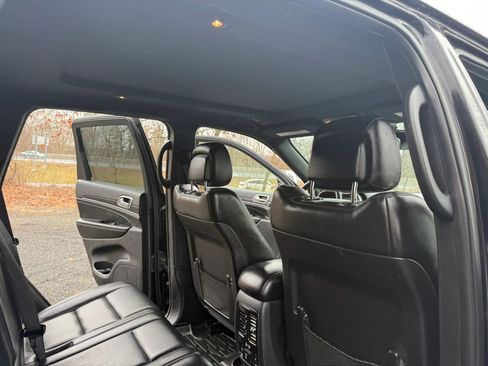 Used 2019 Jeep Grand Cherokee Limited w/ Luxury Group II image 18