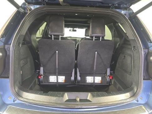 Used 2018 Ford Explorer XLT w/ Equipment Group 202A AWD/4WD image 7