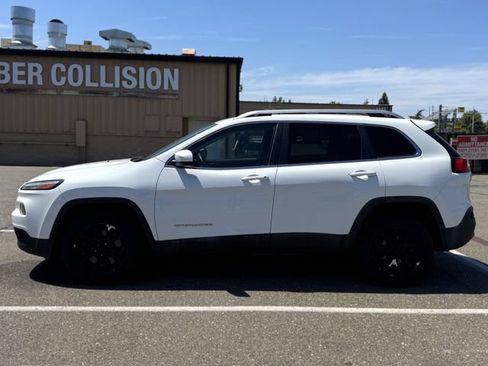 Used 2015 Jeep Cherokee Latitude FWD image 8