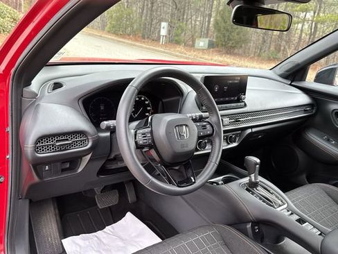 Used 2024 Honda HR-V Sport image 11