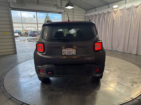 Used 2016 Jeep Renegade Trailhawk image 6