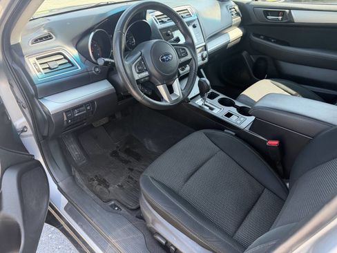 Used 2017 Subaru Outback 2.5i Premium AWD/4WD image 8