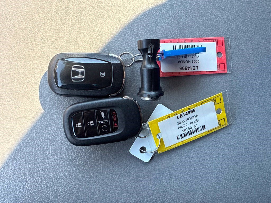 Certified 2025 Honda Pilot Elite image 4