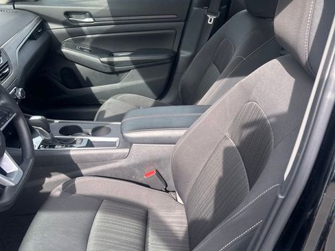 Used 2025 Nissan Altima 2.5 SV image 14