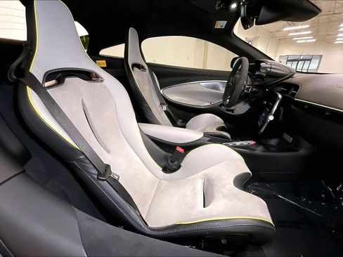 Used 2023 McLaren Artura RWD image 28