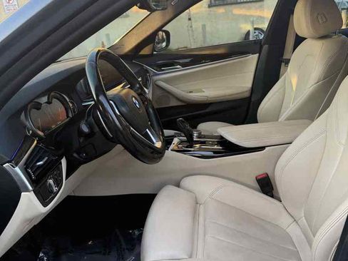 Used 2019 BMW 530i w/ Convenience Package image 10