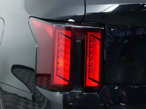 Certified 2025 Kia Sorento S image 10